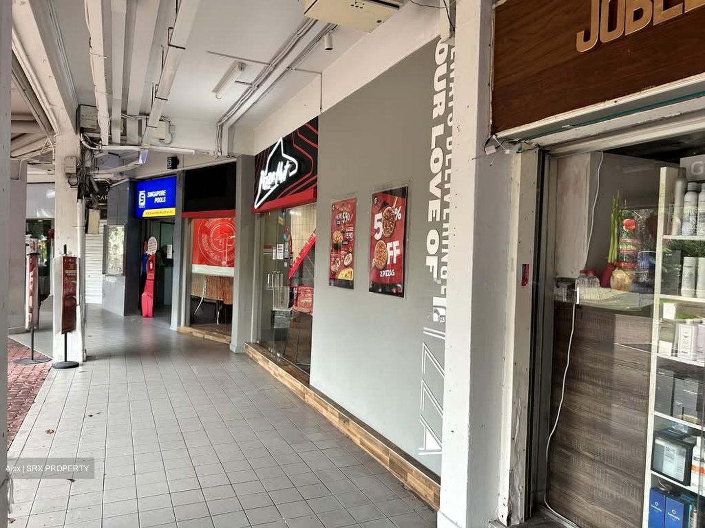 West Coast Drive (D5), Retail #529433801